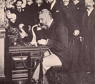 Alexander Graham Bell beim ersten Anruf zwischen New York und Chicago, 1892 von American Photographer